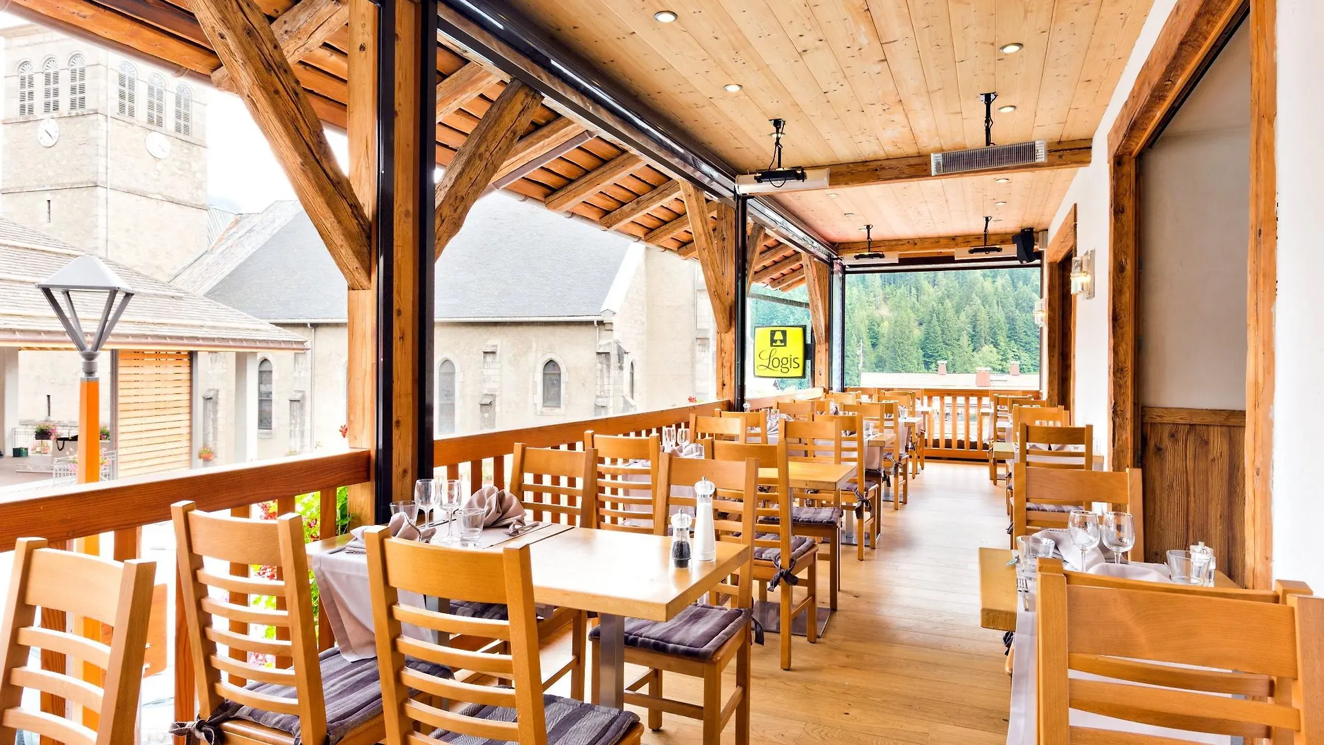 Logis La Croix-Saint-Maurice Hotel Le Grand-Bornand 3*,