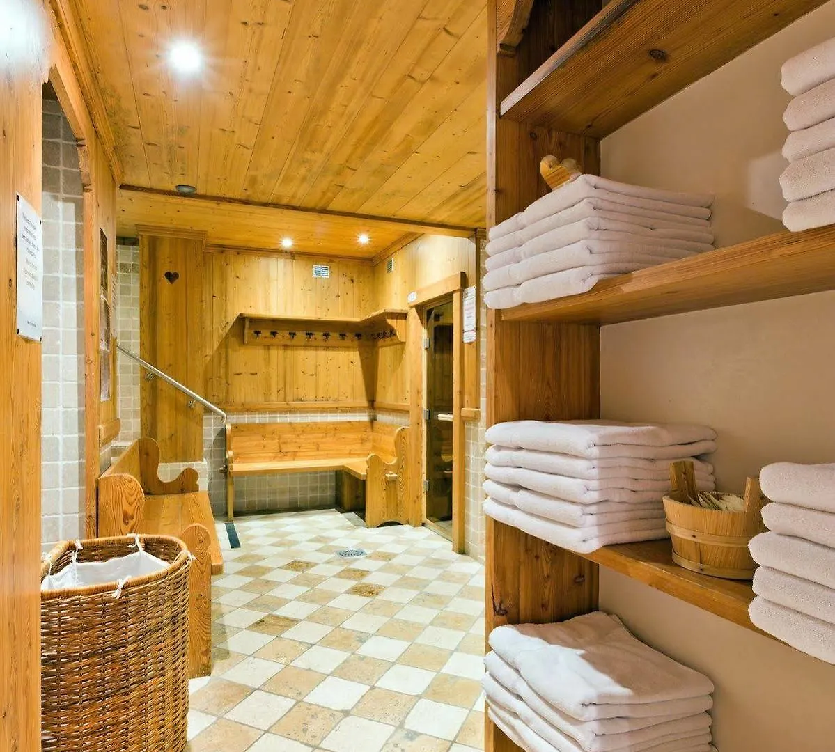 Logis La Croix-Saint-Maurice Hotel Le Grand-Bornand