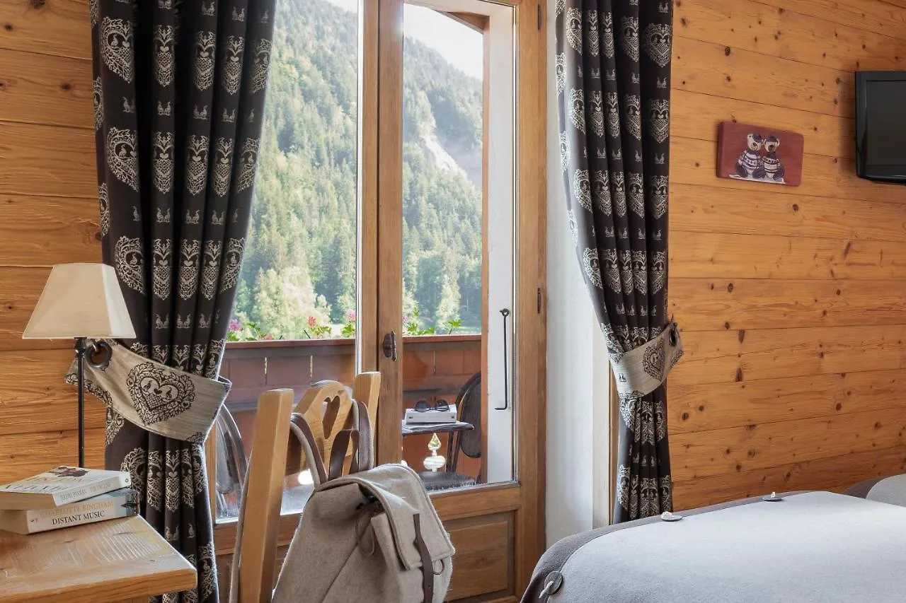 Logis La Croix-Saint-Maurice Hotel Le Grand-Bornand