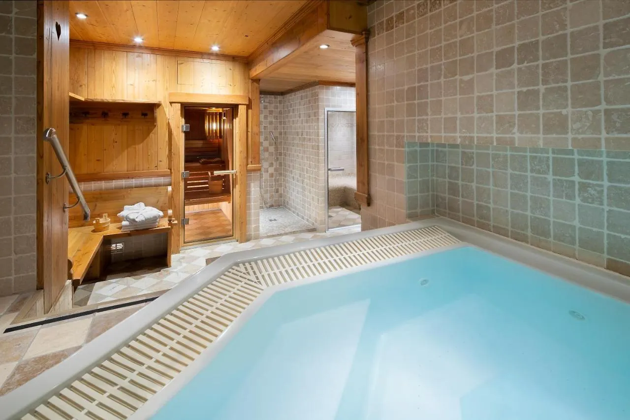 Logis La Croix-Saint-Maurice Hotel Le Grand-Bornand