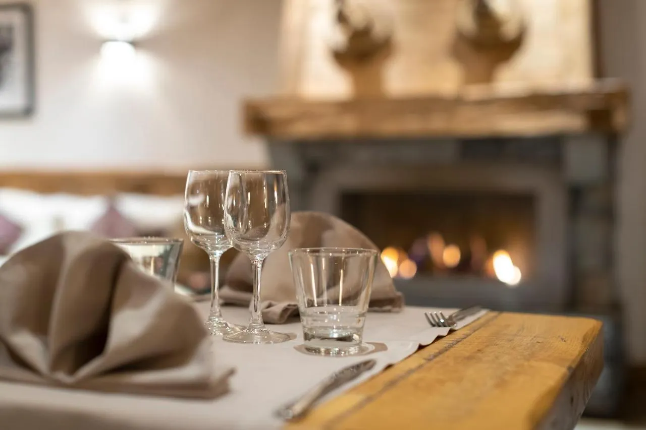 Logis La Croix-Saint-Maurice Hotel Le Grand-Bornand