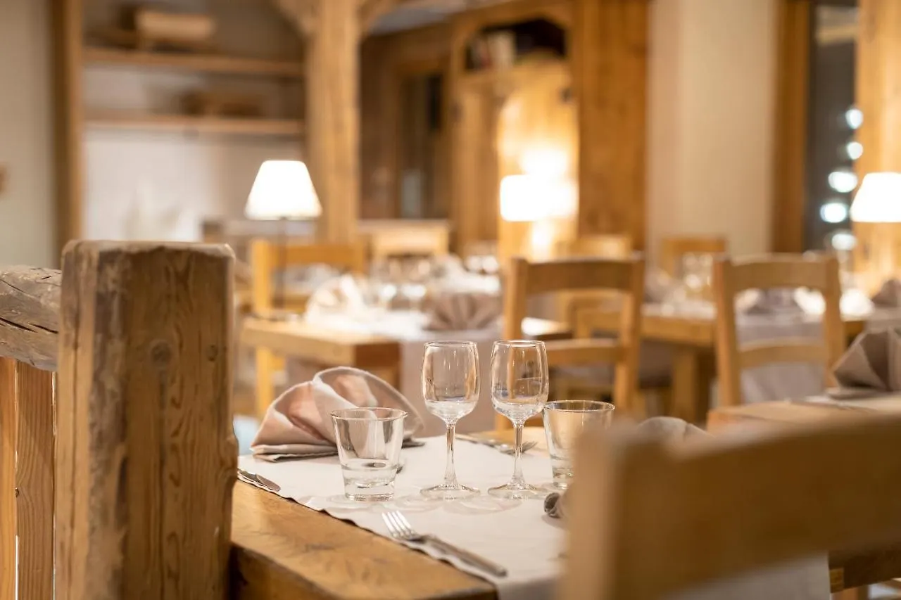 Logis La Croix-Saint-Maurice Hotel Le Grand-Bornand